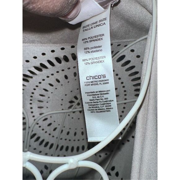 GOOD CONDITION WOMEN Chicos Bone colored shawl with intricate cut out designs an - Picture 11 of 13